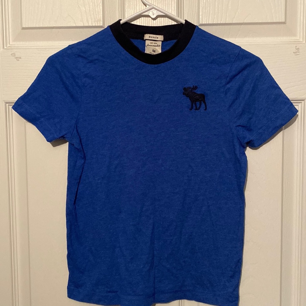 Boys Abercrombie t-shirt size medium